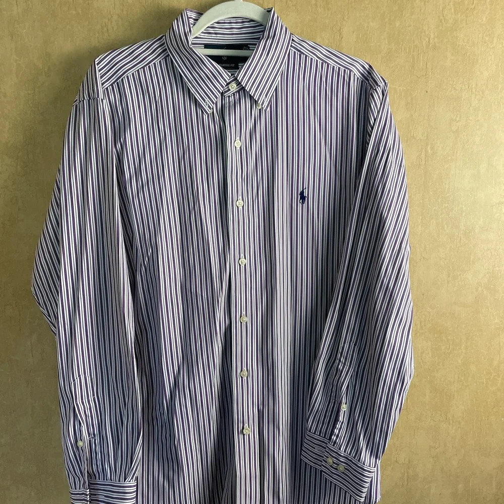 Ralph Lauren Custom Fit Long Sleeve Men’s Button up Shirt.  Purple/White Stripes